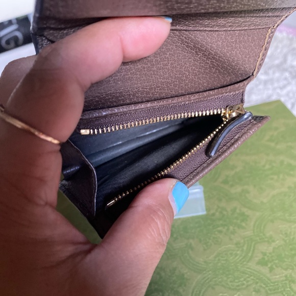 Gucci Beige and Brown Wallet with Red and Green Stripe - Picture 7 of 8